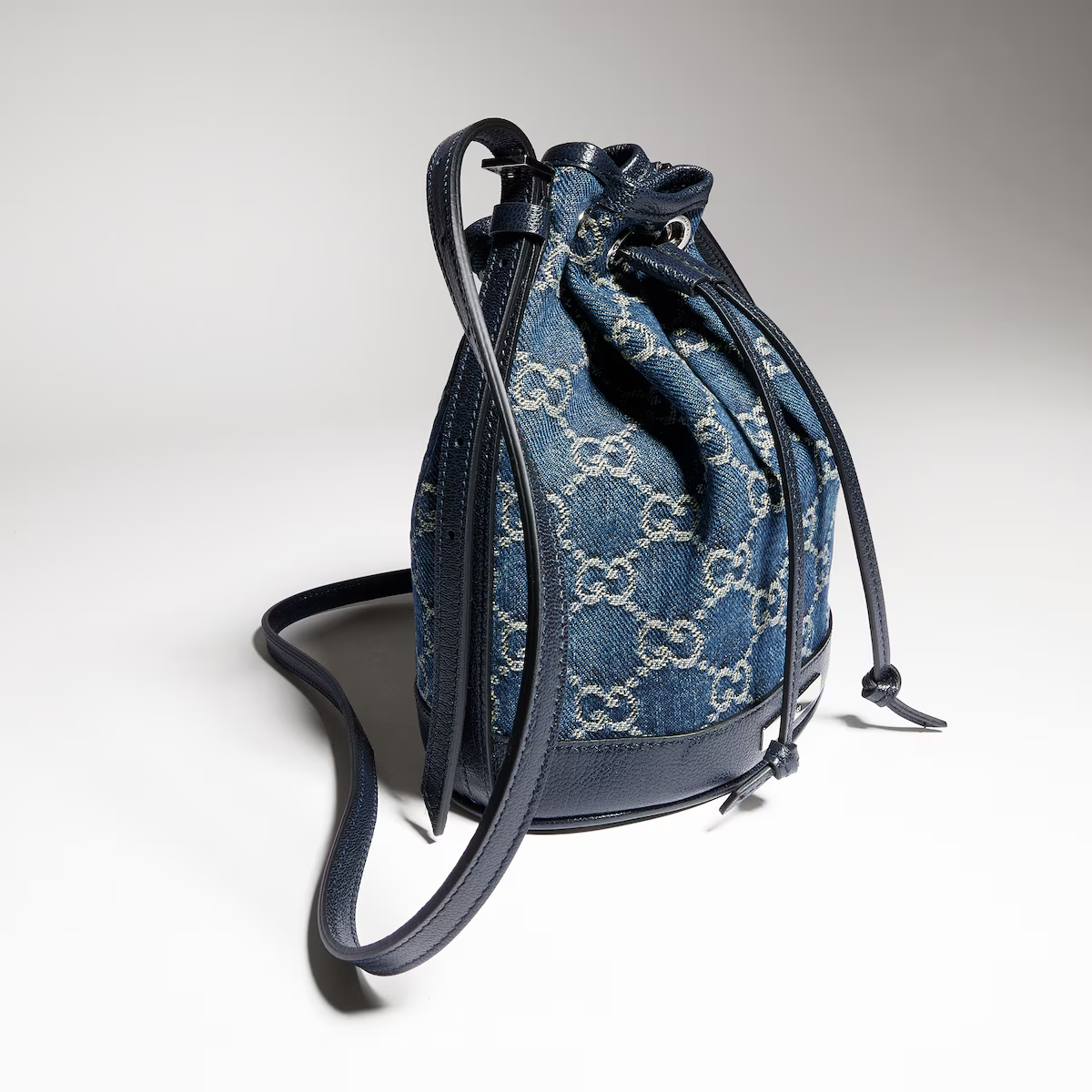 Mini bucket bag with Gucci plaque 875802FAF9B4042 - 图片 4
