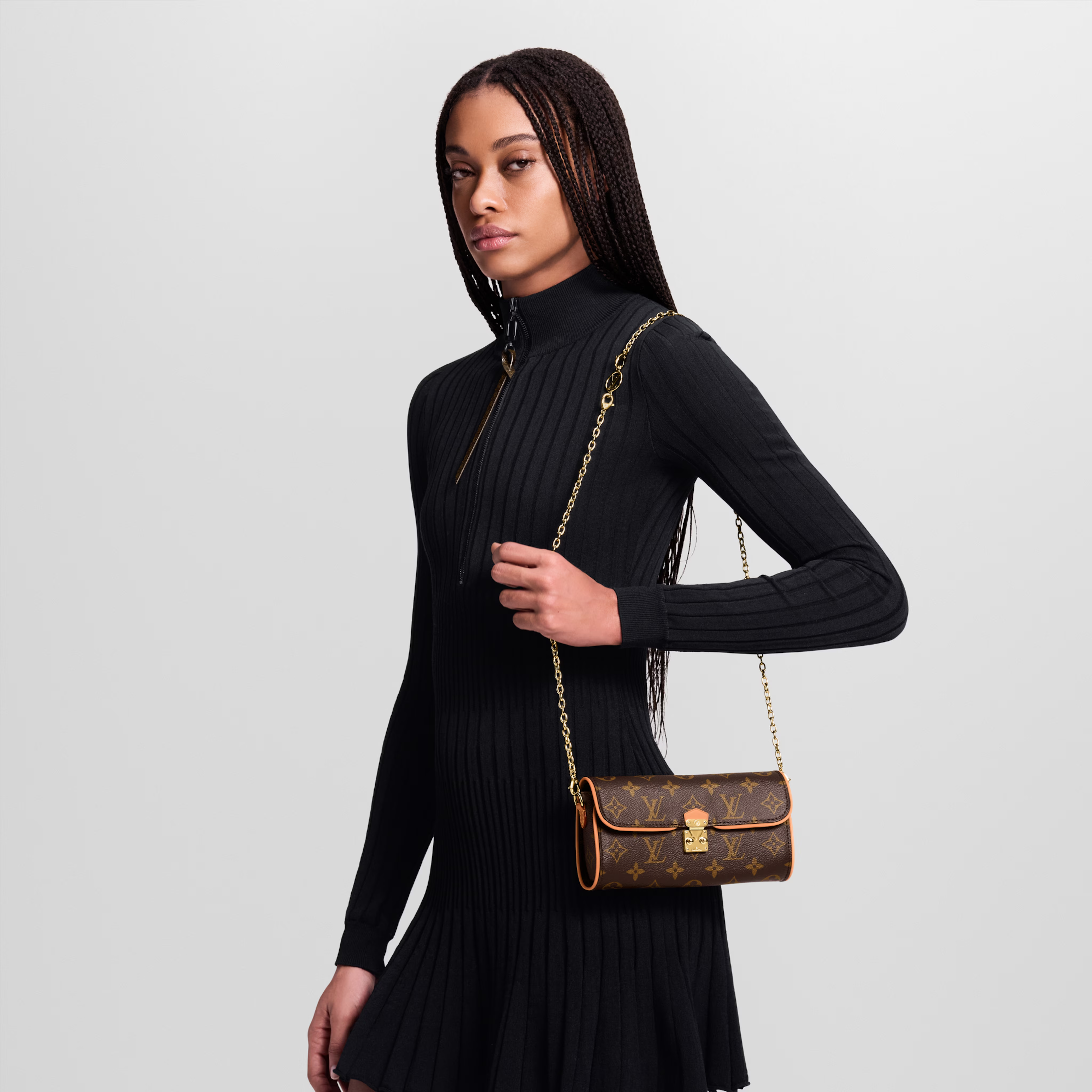 Alternative view of Pochette Camille M13566