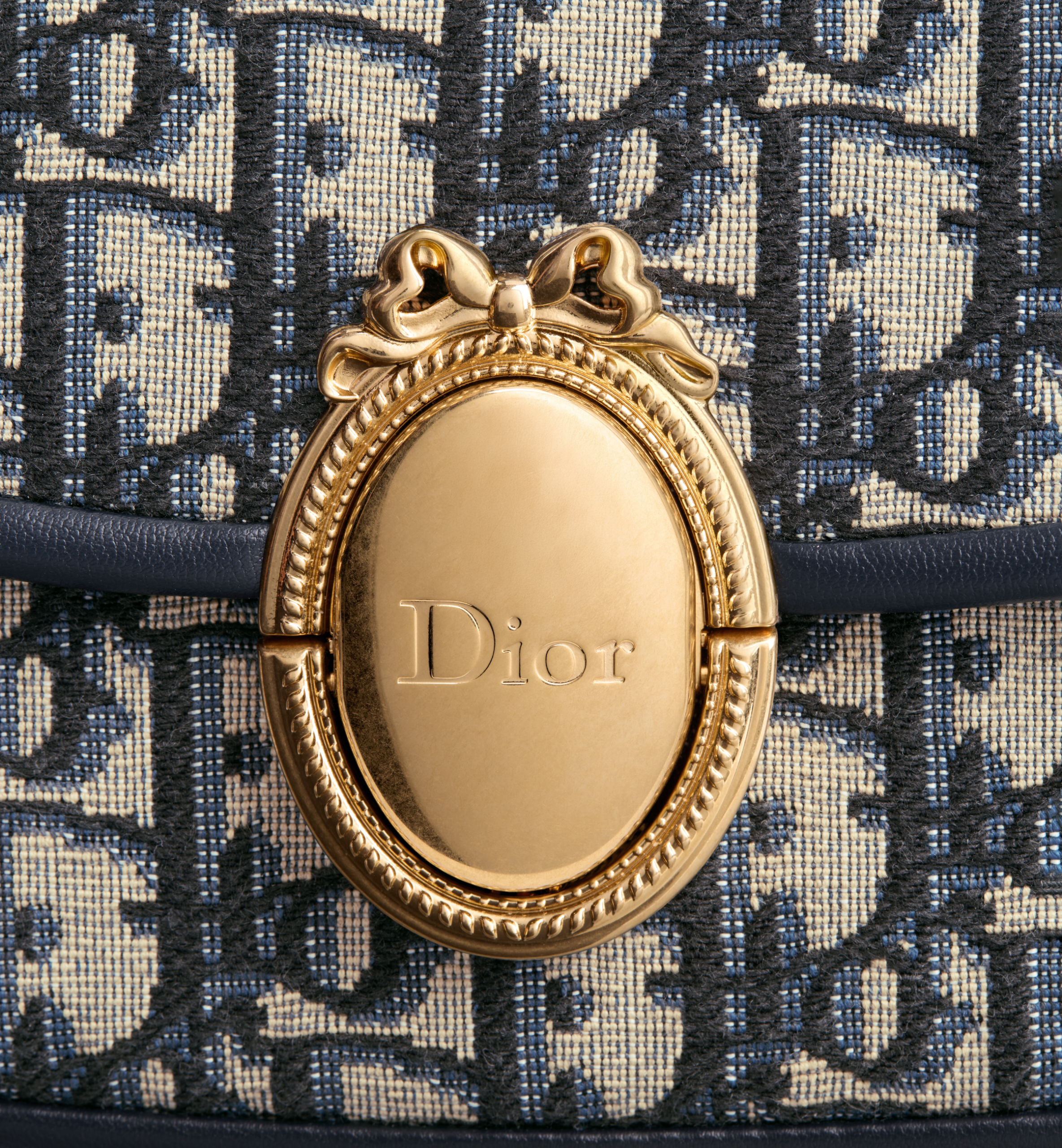 Small Dior Médaillon Flap Bag with Chain M3921QTZQ_M928 - 图片 6